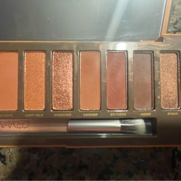 Urban Decay Naked Heat Eye Shadow Palette - Picture 4 of 4